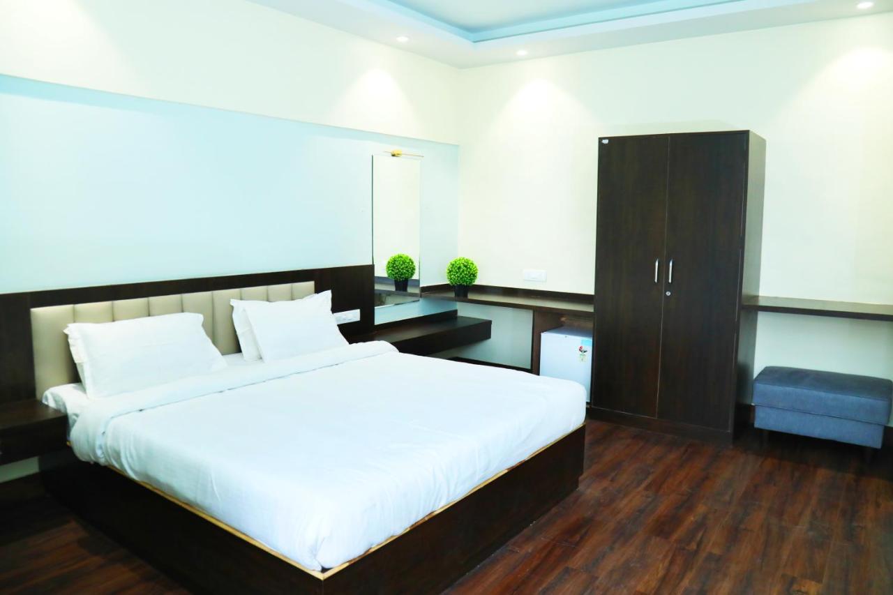 Country Inn & Suites By Turtle Mumbai Exterior foto